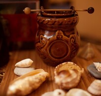 Аромалампа, камни и ракушки для спа-ритуала