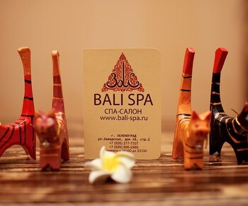 Визитная карточка BALI SPA и деревянные фигурки